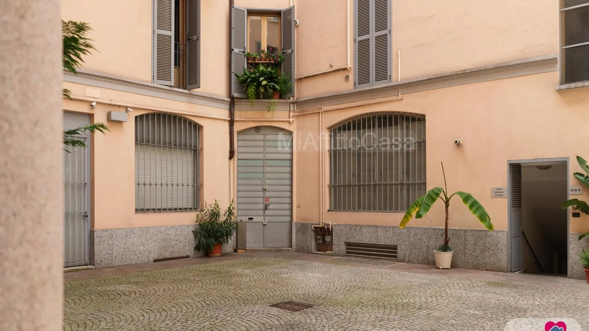 Looking 4 Central Station Close To Milano City Center
